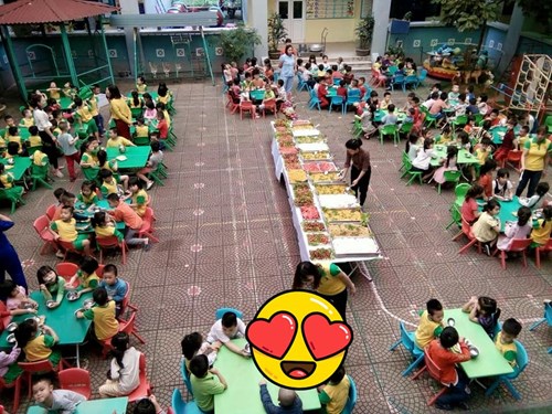 Trường mầm non Long Biên tổ chức cho trẻ ăn Buffe kỷ niệm 108 ngày Quốc tế Phụ nữ 8/3 và 1978 năm khởi nghĩa Hai Bà Trưng